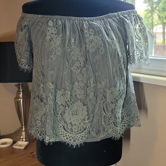 American Eagle Crop Top in SIze S - Picture 3 of 13